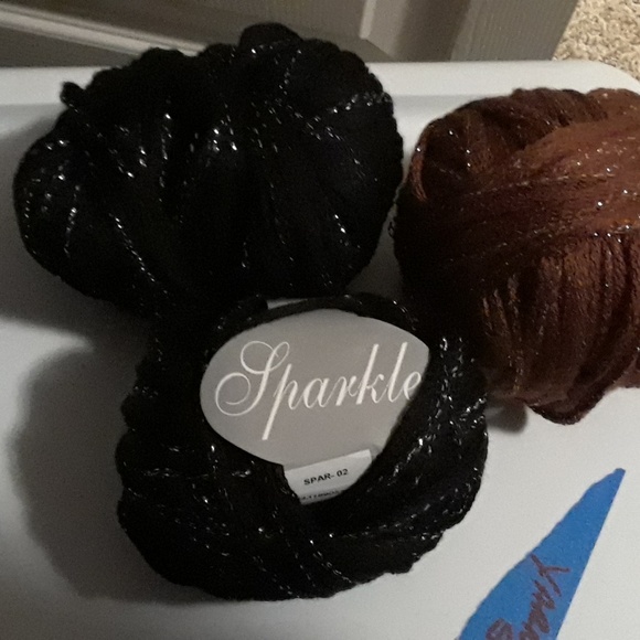 Yarn 2 black and 1 brown - Picture 2 of 2